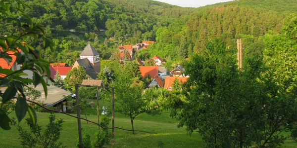 Staatlich anerkannter Erholungsort Grillenberg - Ausblick auf den Kirchturm, Südharz
